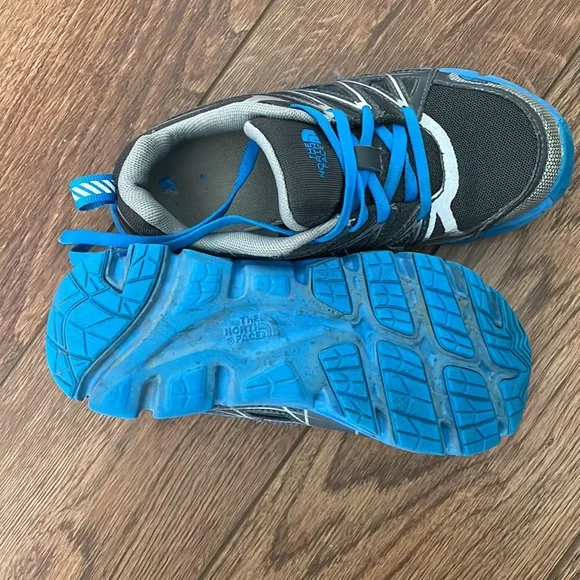 The North Face kids hiking shoe tennis shoe size 2 - Picture 6 of 7